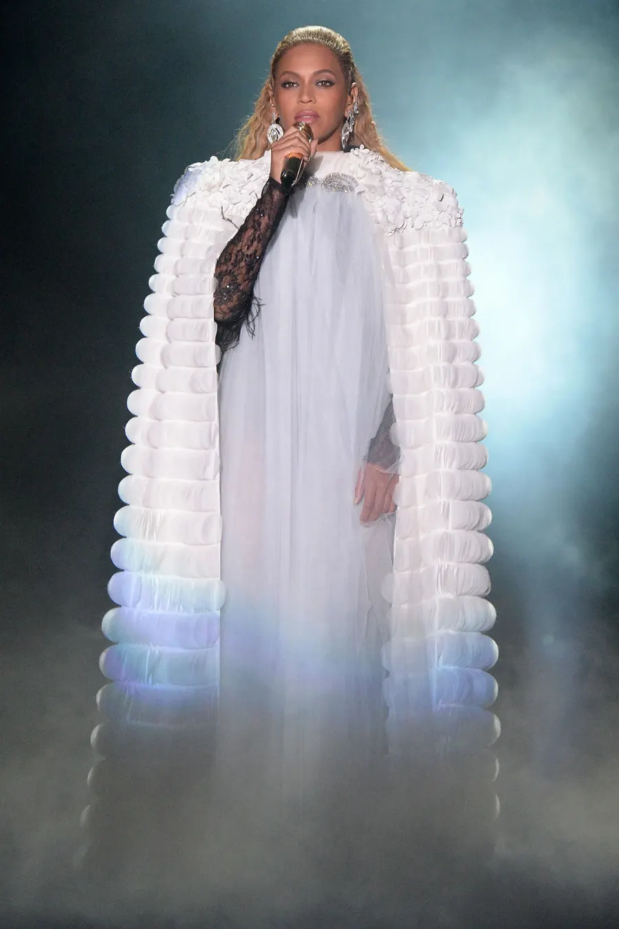 Beyonce Dressed All In White Best VMA Moments