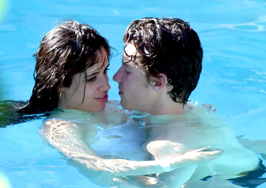 Camila-Cabello-Shawn-Mendes-kissing-Ocean-Pool-Miami