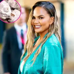 Chrissy Teigen Claps Back After Twitter Followers Criticize Her Cooking