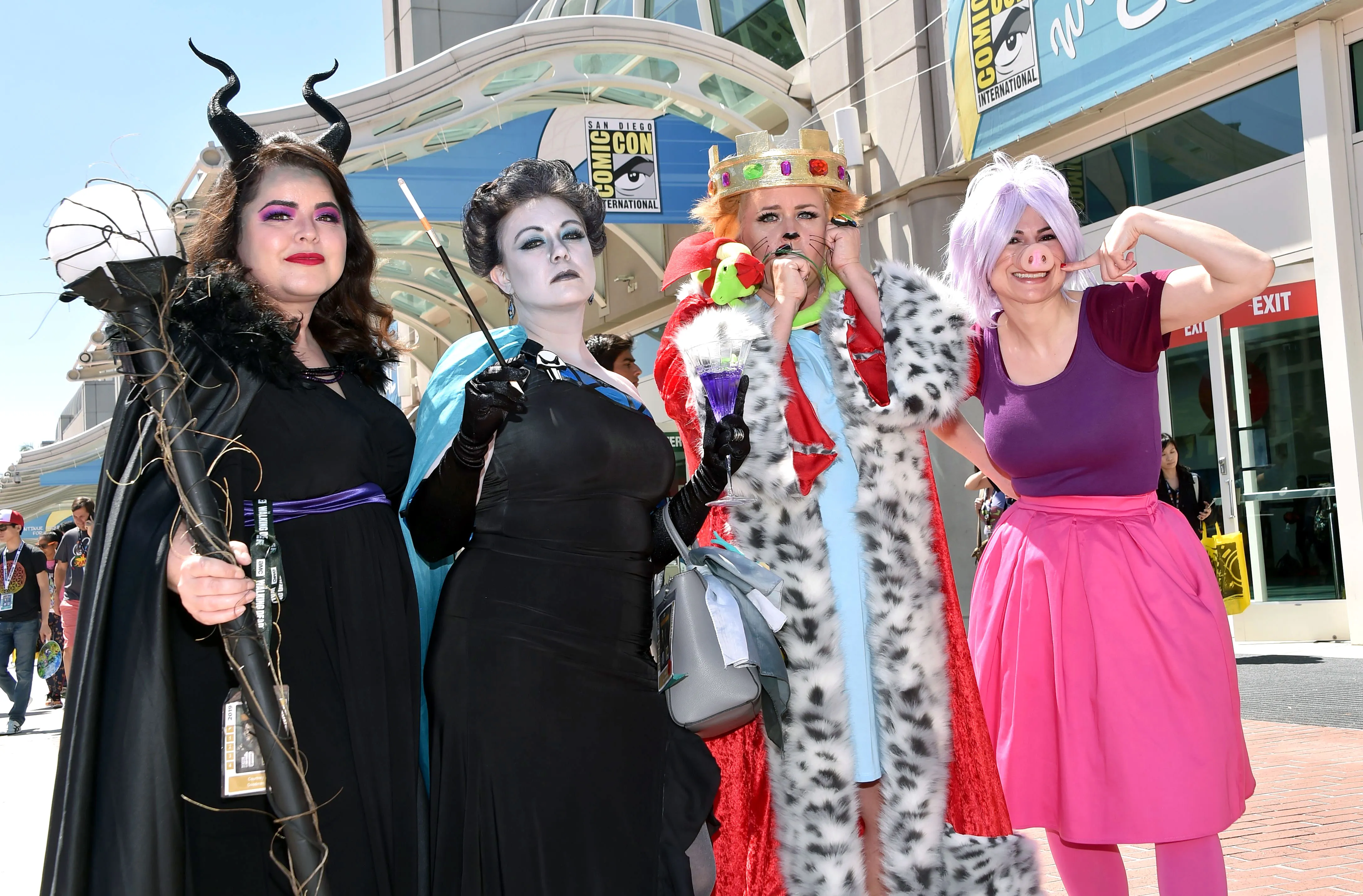 Comic-Con Fans Play 'Game of Phones'