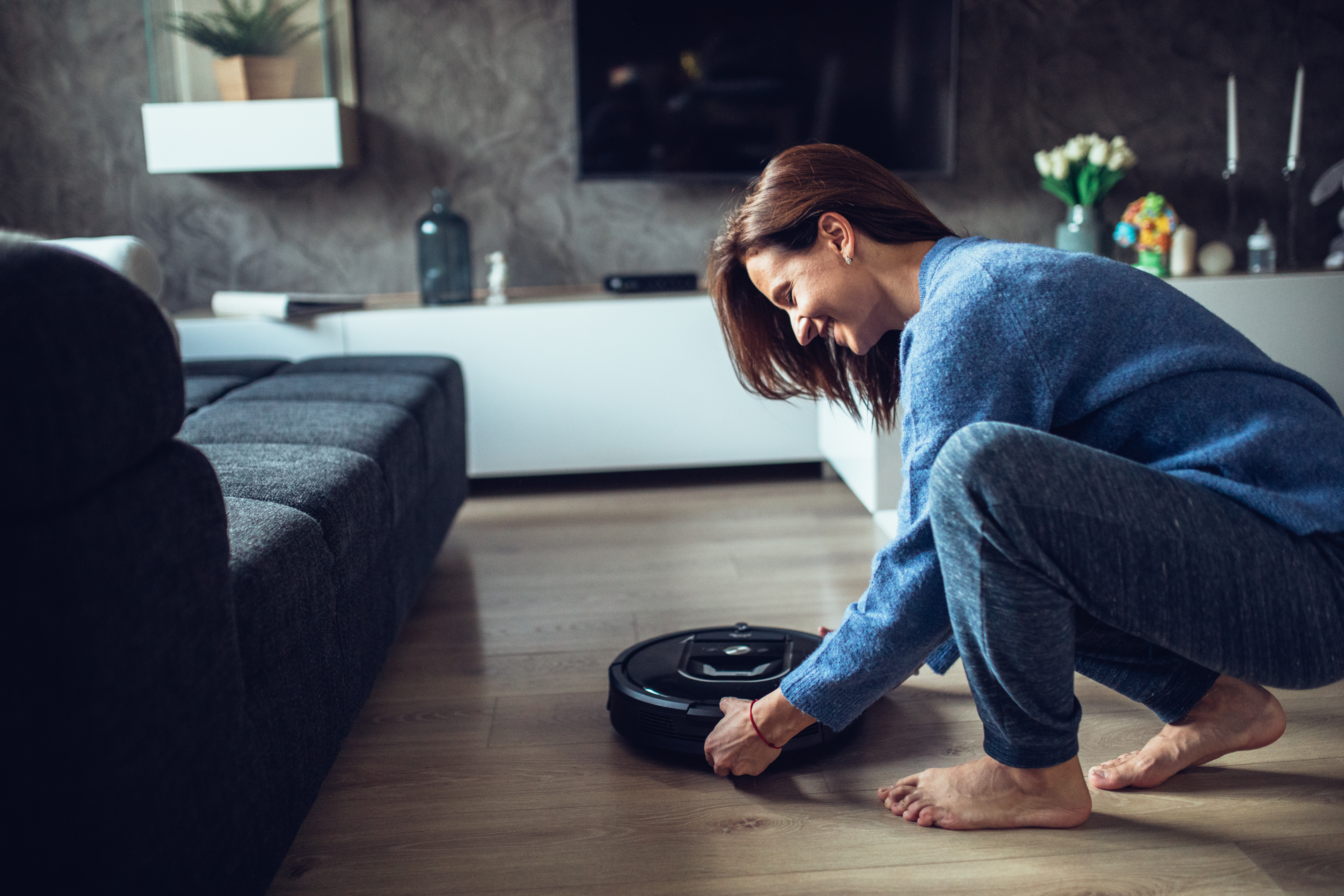 Robotic vacuum cleaner maintenance