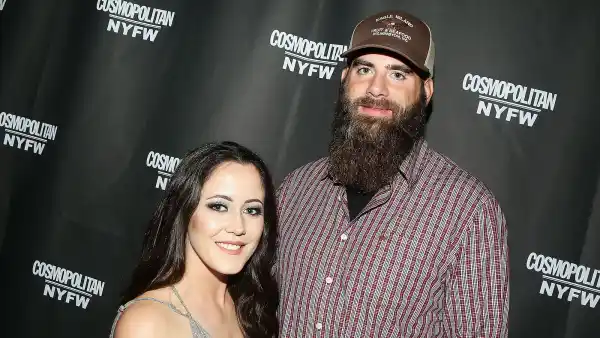Jenelle-Evans-Cuddles-Up-to-David-Eason-2