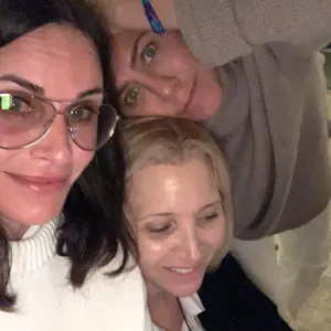 Jennifer-Aniston-Courtney-Cox-Lisa-Summer-Vacation