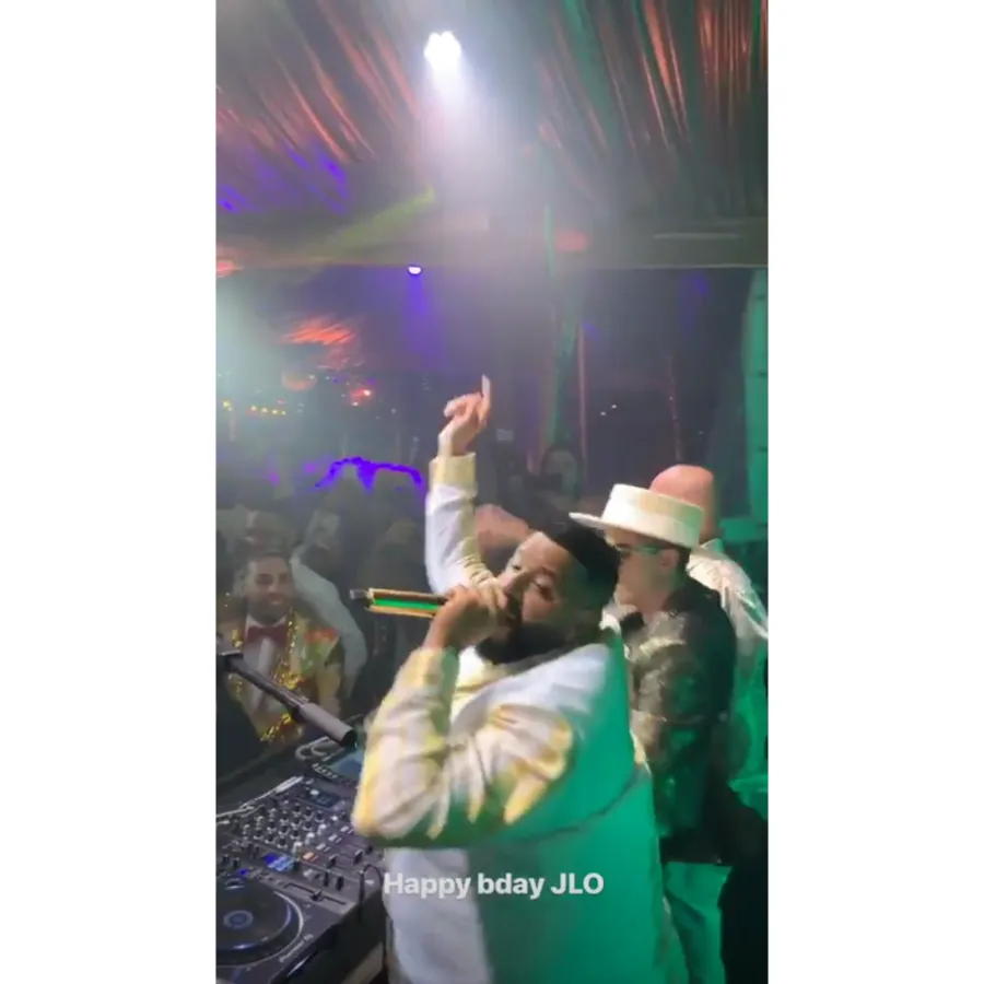 Jennifer-Lopez’s-Gold-Themed-50th-Birthday-Party