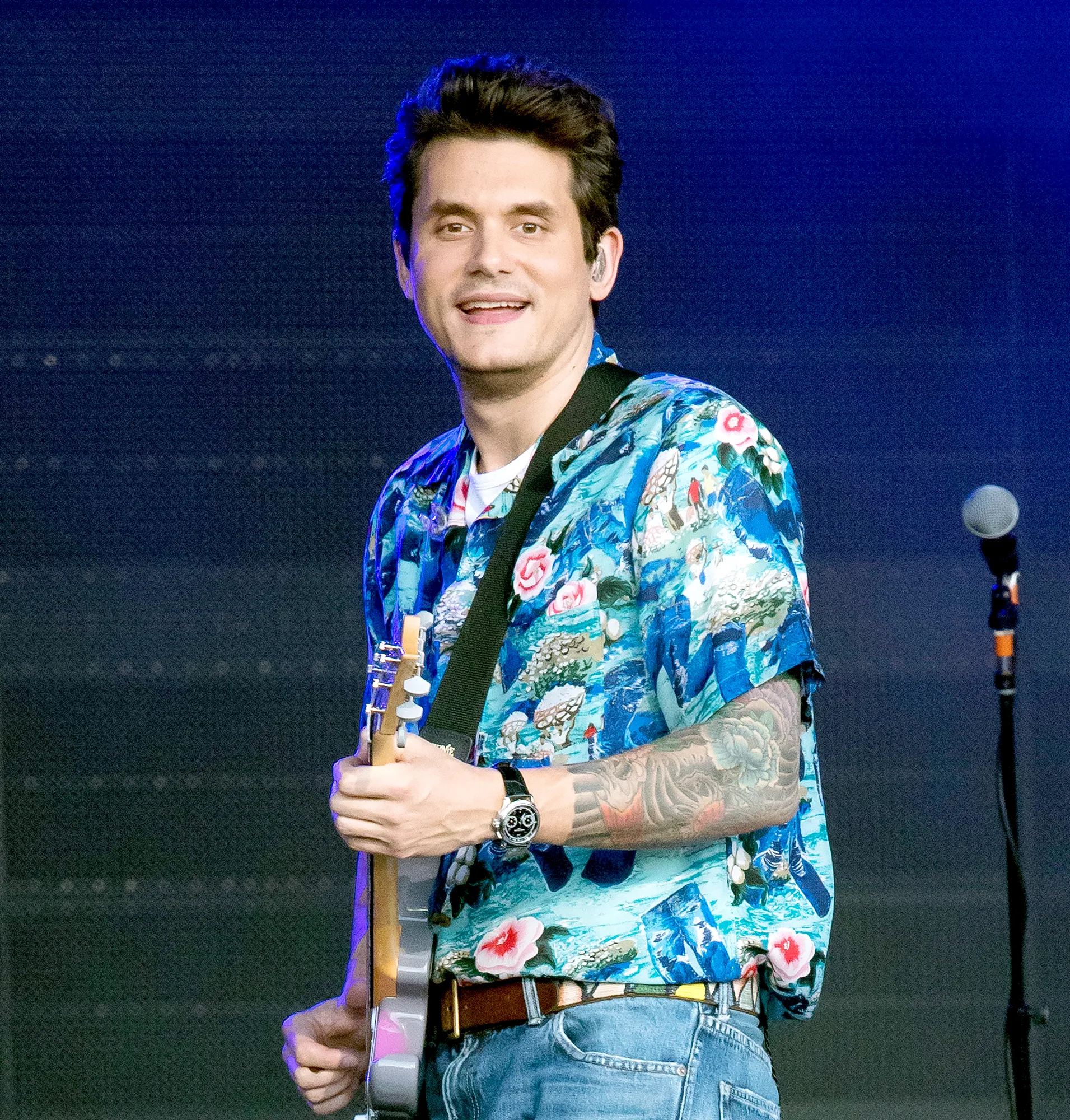John-Mayer-Offers-Hilarious-Response-to-Fan-Wondering-How-He’s-Still-Single