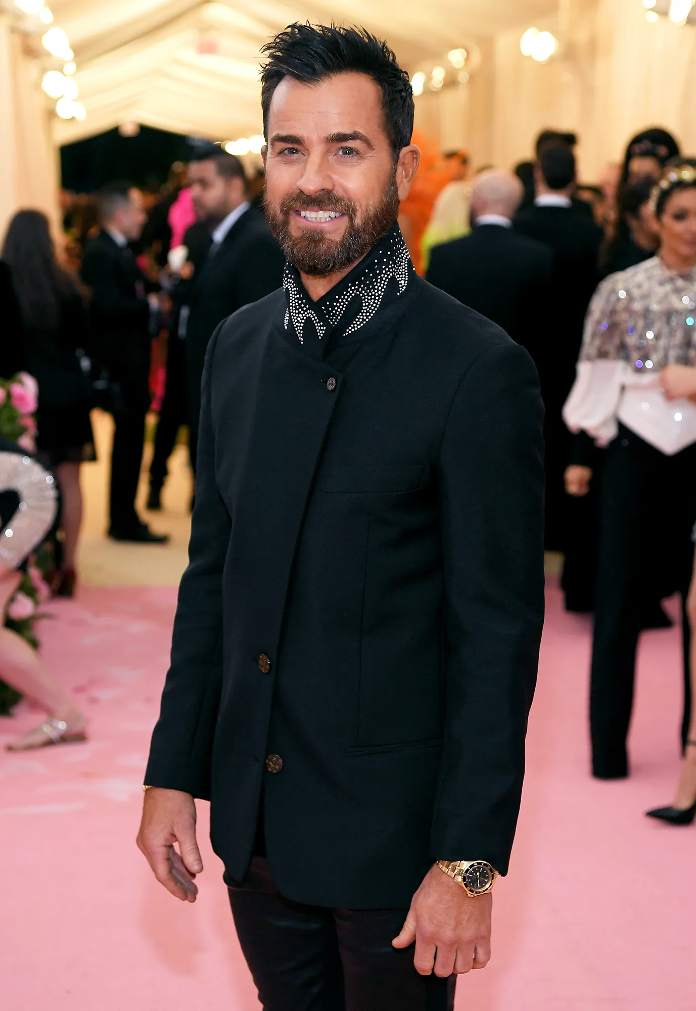 Justin Theroux Celebrates Launch of His New NYC Dive Bar