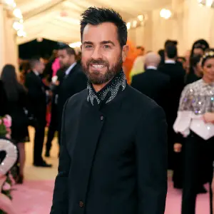 Justin Theroux Celebrates Launch of His New NYC Dive Bar