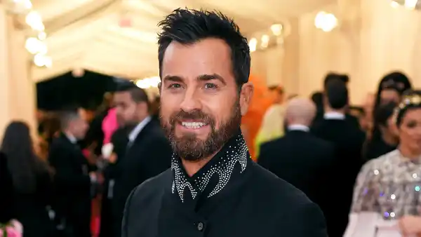 Justin Theroux Celebrates Launch of His New NYC Dive Bar