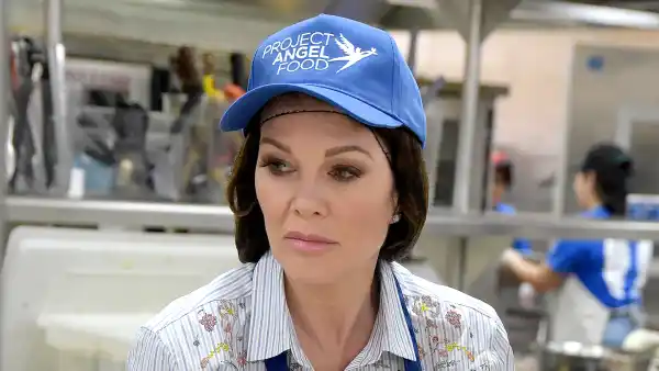 Lisa-Vanderpump-Breaks-Down-at-First-Event-After-Losing-Her-Mother