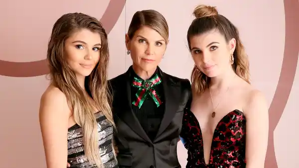 Lori-Loughlin's-Daughters-Kicked-Out-of-Sororities-at-USC