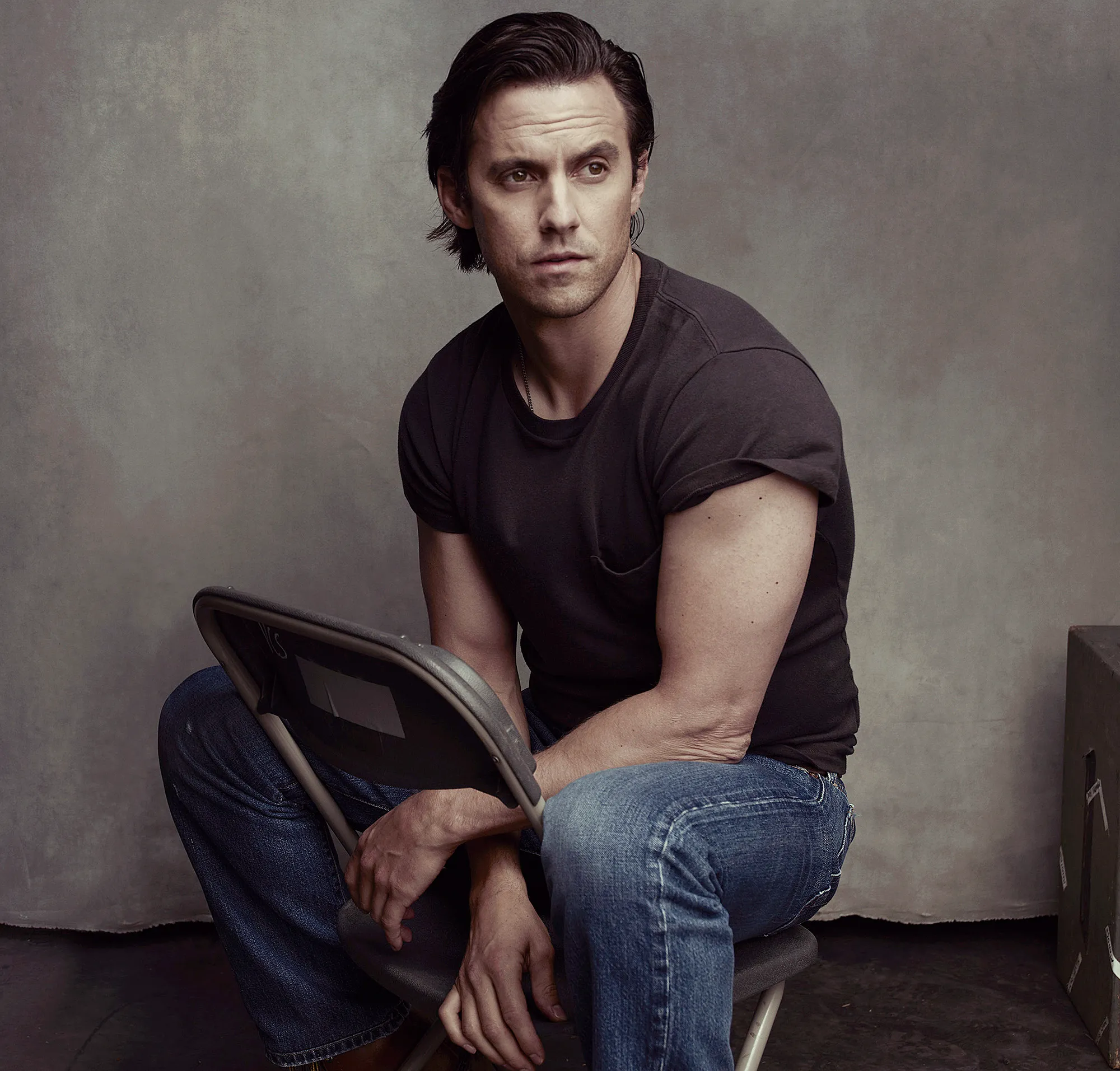 Milo-Ventimiglia-tshirt-chair-arms
