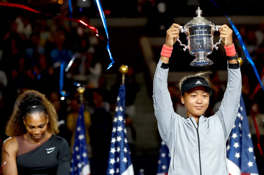 Naomi-Osaka-Serena-Williams-trophy-loss
