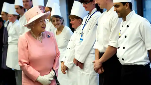 Queen Elizabeth II Buckingham Palace Hiring Live-In Chef