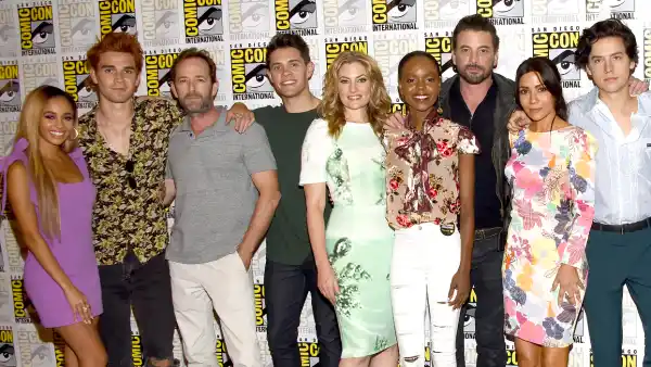 Riverdale-cast-honors-Luke-Perry-filming-Season-4