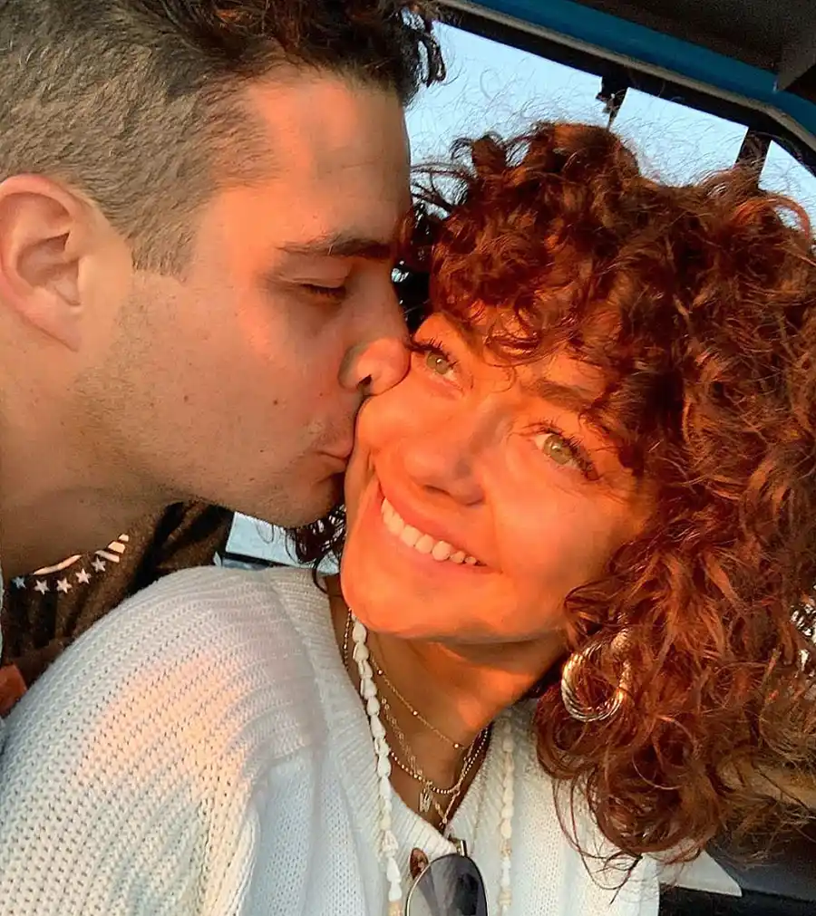 Sarah Hyland Natural Curls Instagram July 14, 2019