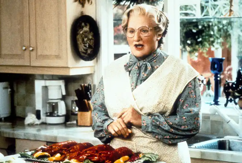 Robin Williams in Mrs Doubtfire Sarah Michelle Gellar Introduces Her Kids to Mrs Doubtfire on Robin Williams 68th Birthday