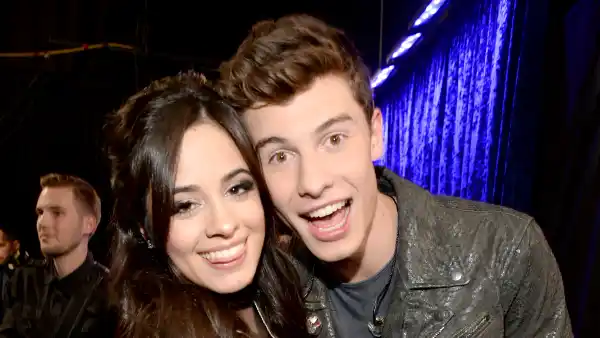 Shawn-Mendes-Camila-Cabello-hanging-out-2