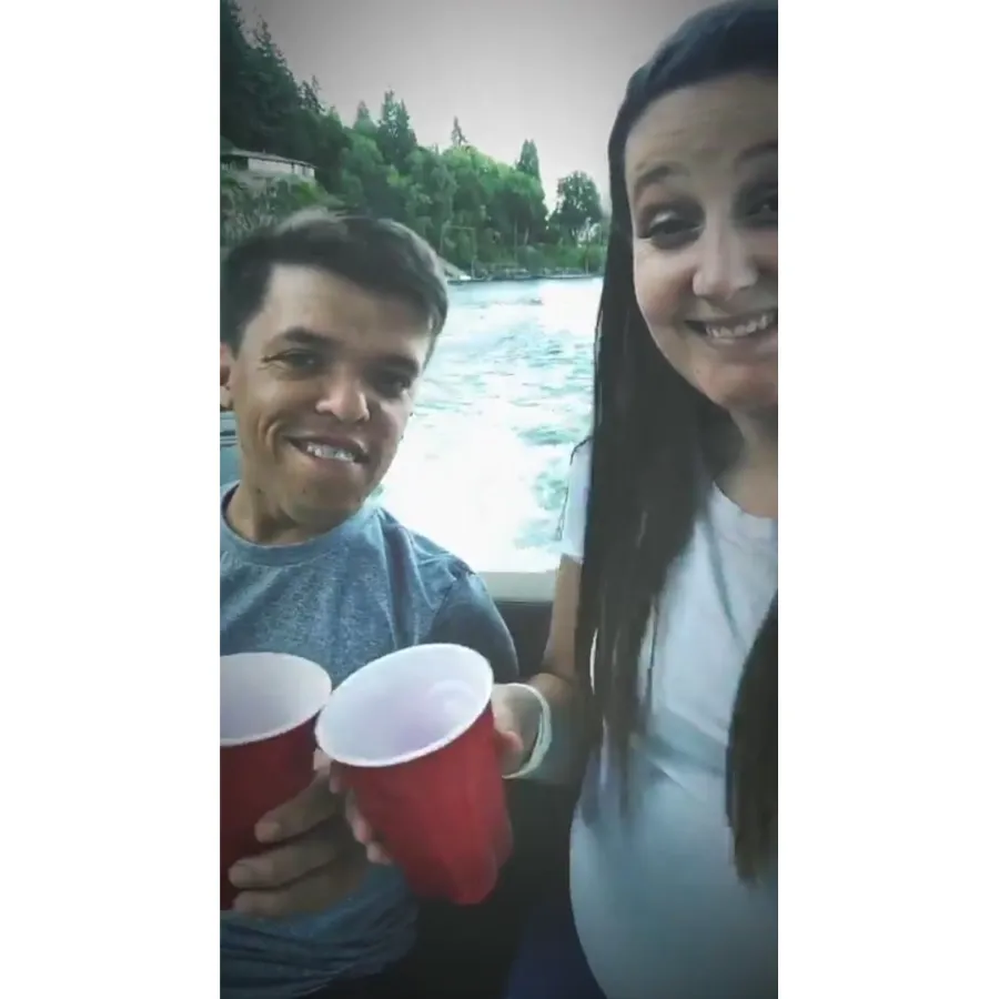 Tori-Roloff-Baby-Bump-4th-Anniversary-Date-Zach-Roloff