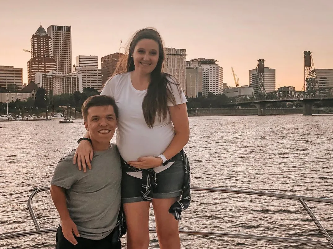 Tori-Roloff-Baby-Bump-4th-Anniversary-Date-Zach-Roloff