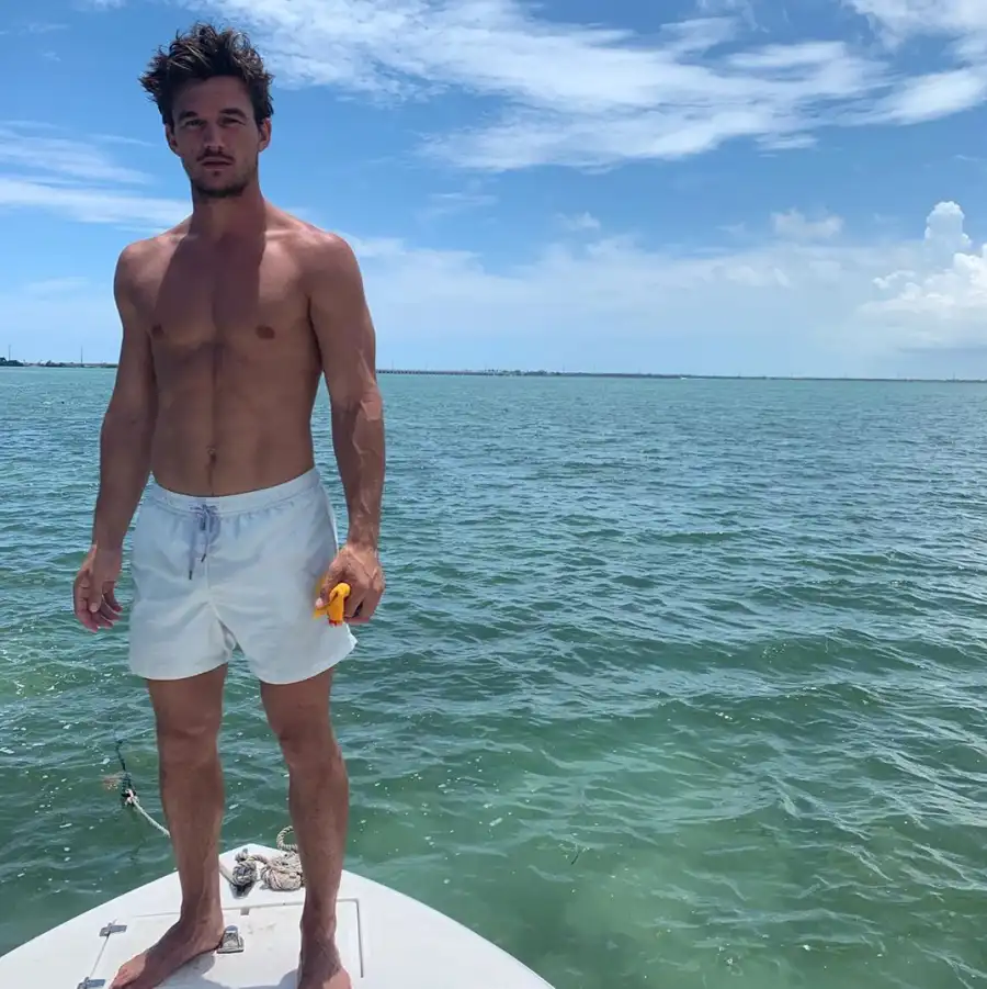 Tyler-Cameron-hot-photos-shirtless