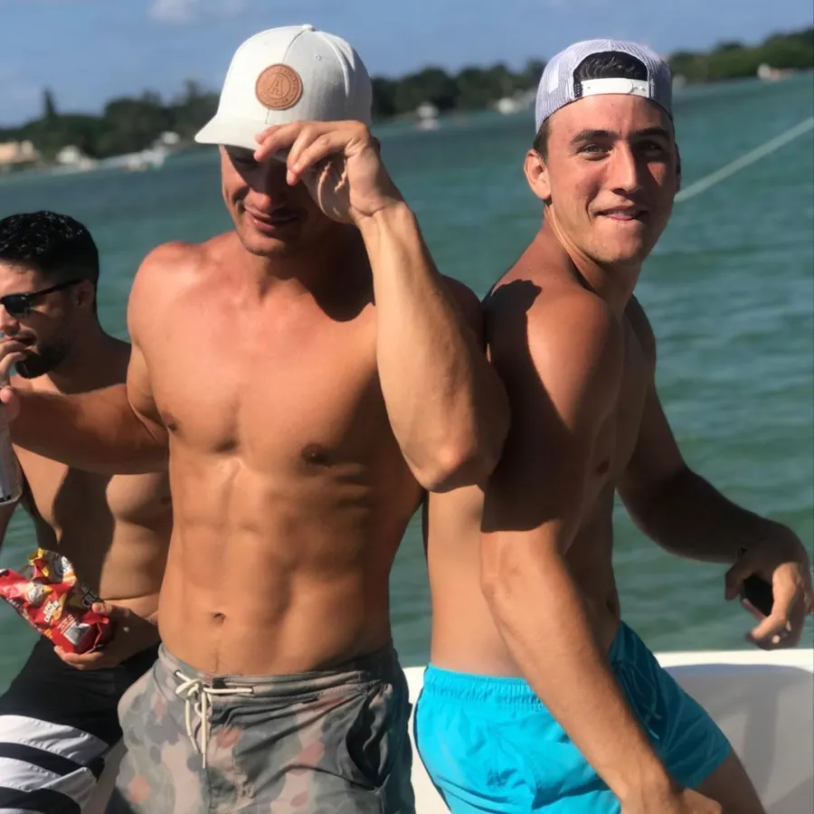 Tyler-Cameron-hot-photos-shirtless