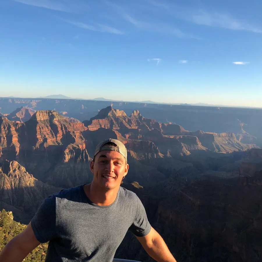 Tyler-Cameron-hot-photos-shirtless