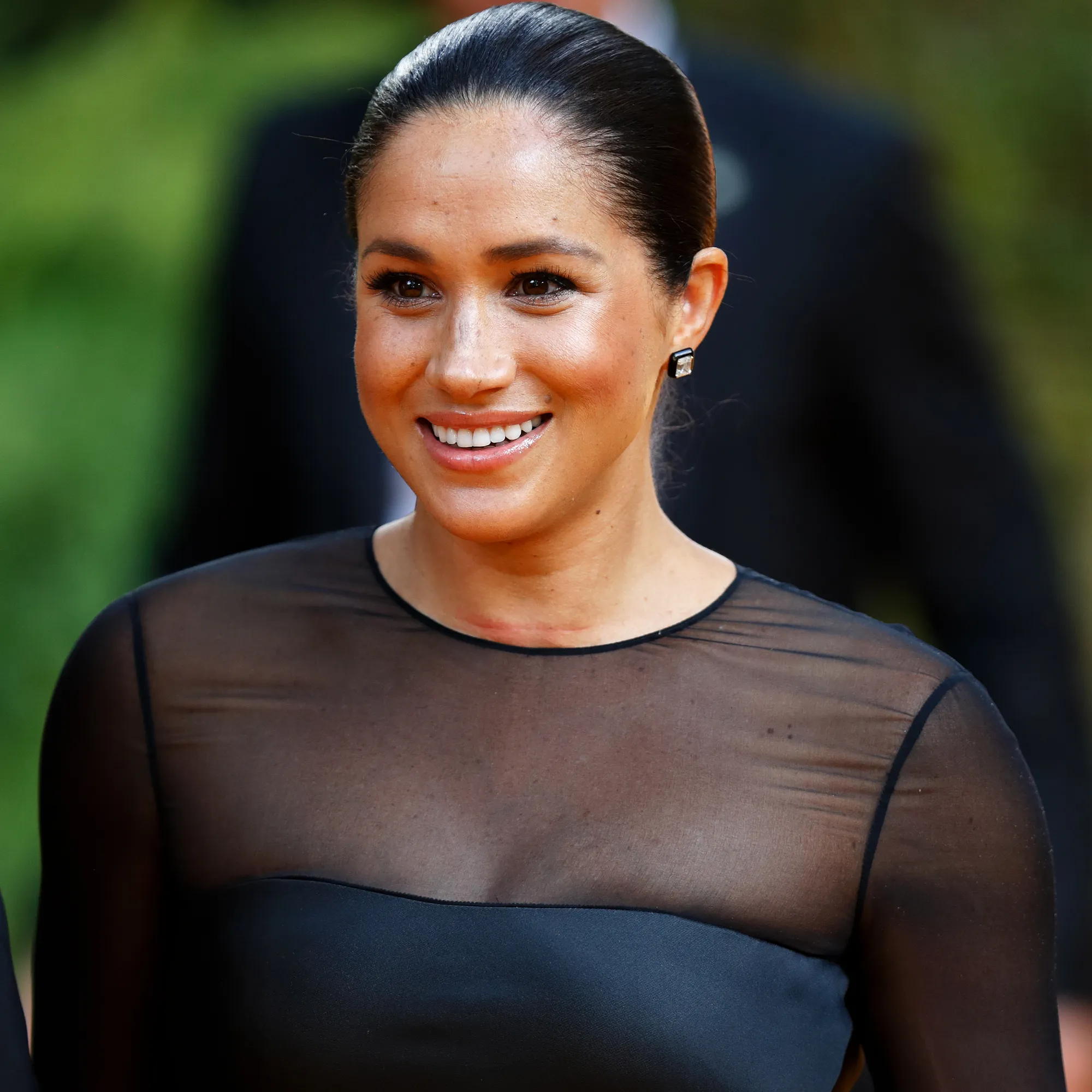 Duchess Meghan’s Half-Brother Asks the Queen to Help Heal Family Rift