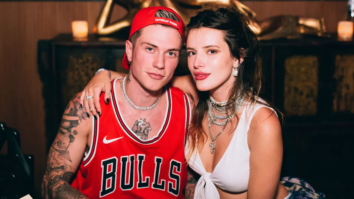 Bella Thorne and Bejnamin Mascolo Favor Pic Tao