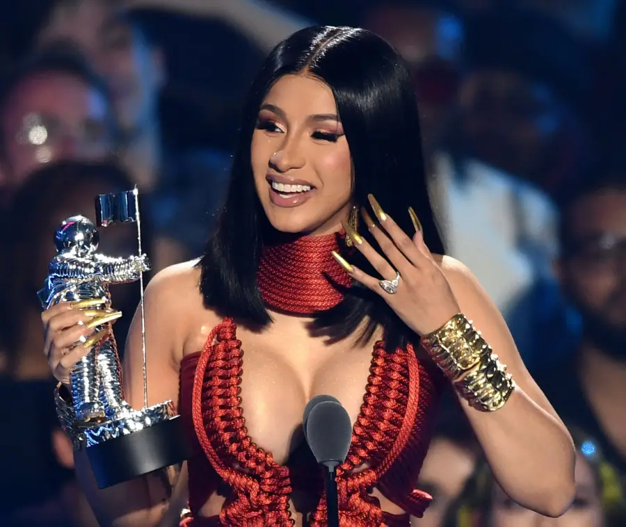Best Drugstore Beauty VMAS 2019 - Cardi B