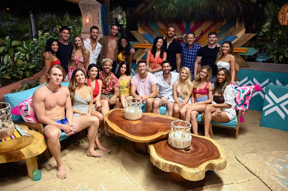 Chris Harrison Shades 2 &lsquo;Bachelor in Paradise&rsquo; Contestants: &lsquo;Not Really Sure Who That Is&rsquo;