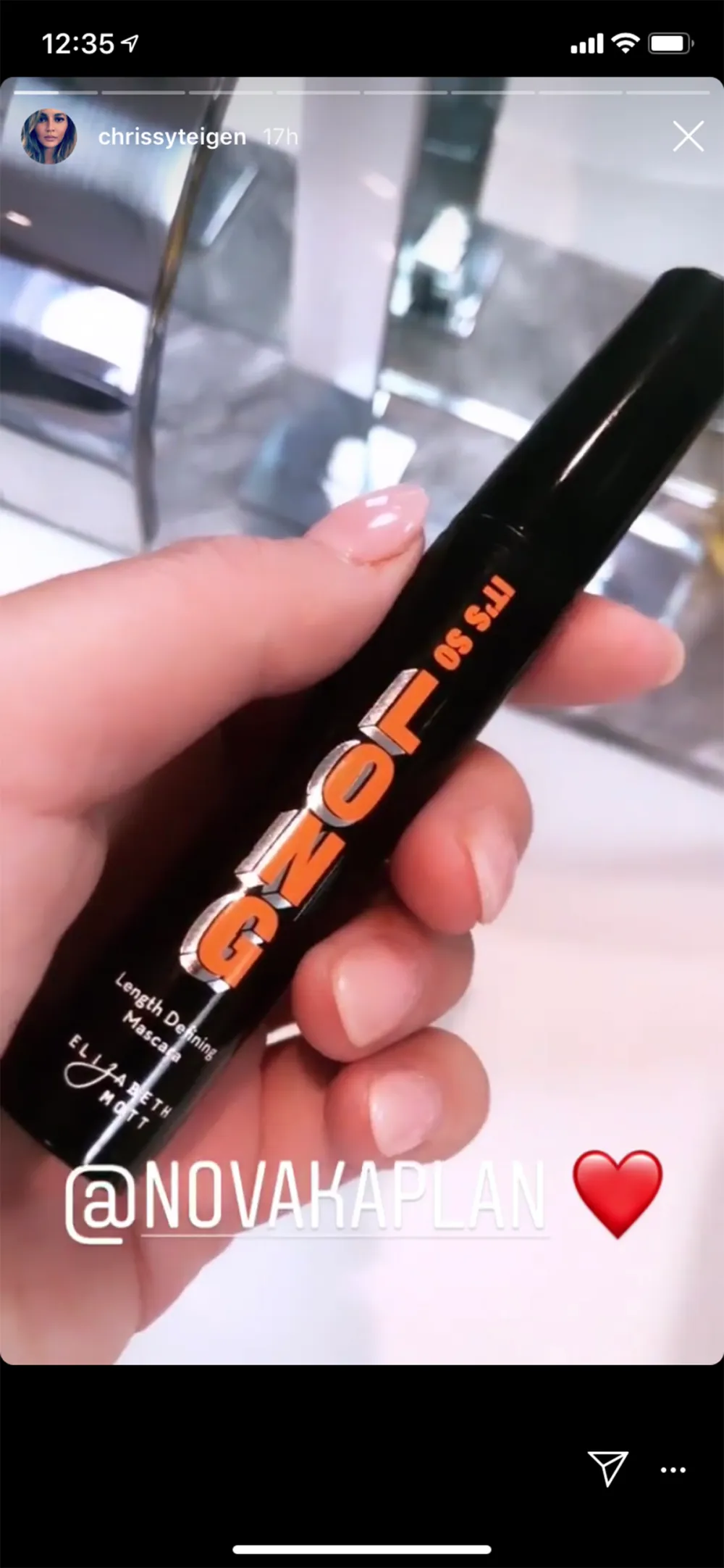 Chrissy Tiegen Mascara