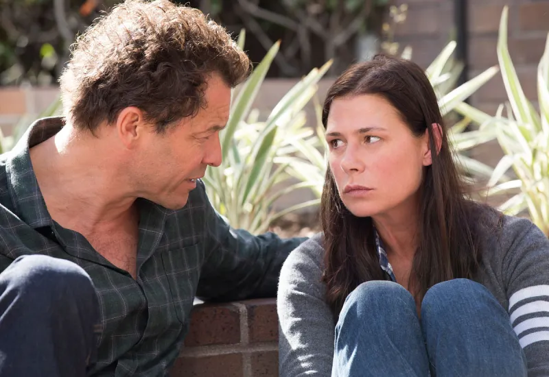 Dominic West as Noah and Maura Tierney as Helen in The Affair