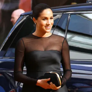 Duchess-Meghan-post-baby-body-lion-king-premiere