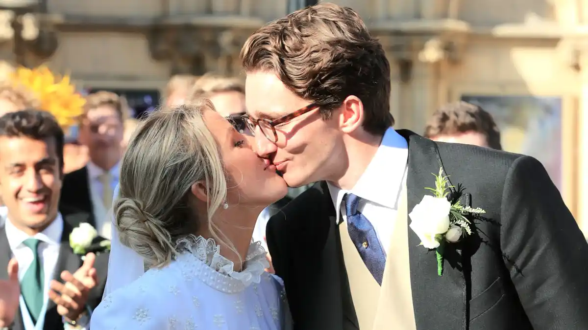 Ellie Goulding Marries Art Dealer Caspar Jopling