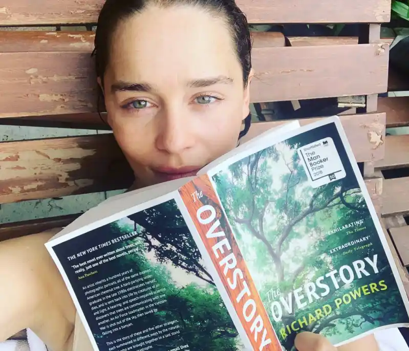 Emilia-Clarke-and-Rose-Leslie-Travel-to-India-After-Kit-Harington’s-Treatment-2