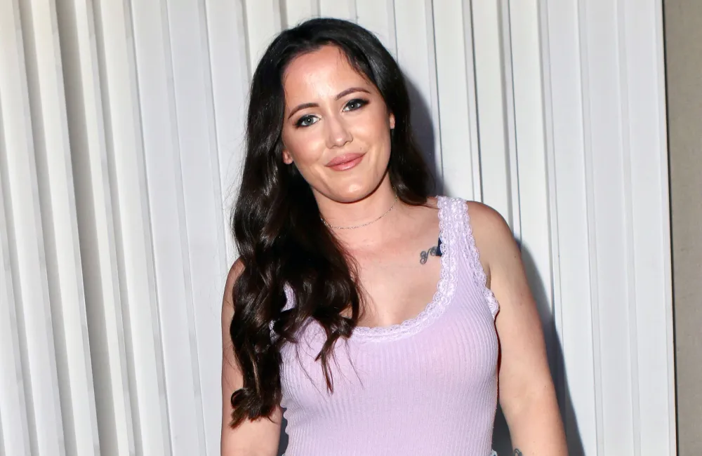 enelle Evans Quits Twitter, Says She Has Depression: 'Everyone Hates Me'