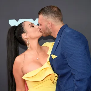 Jenni-Farley-and-Zack-Clayton-Carpinello-PDA-Red-Carpet-VMAs-2019