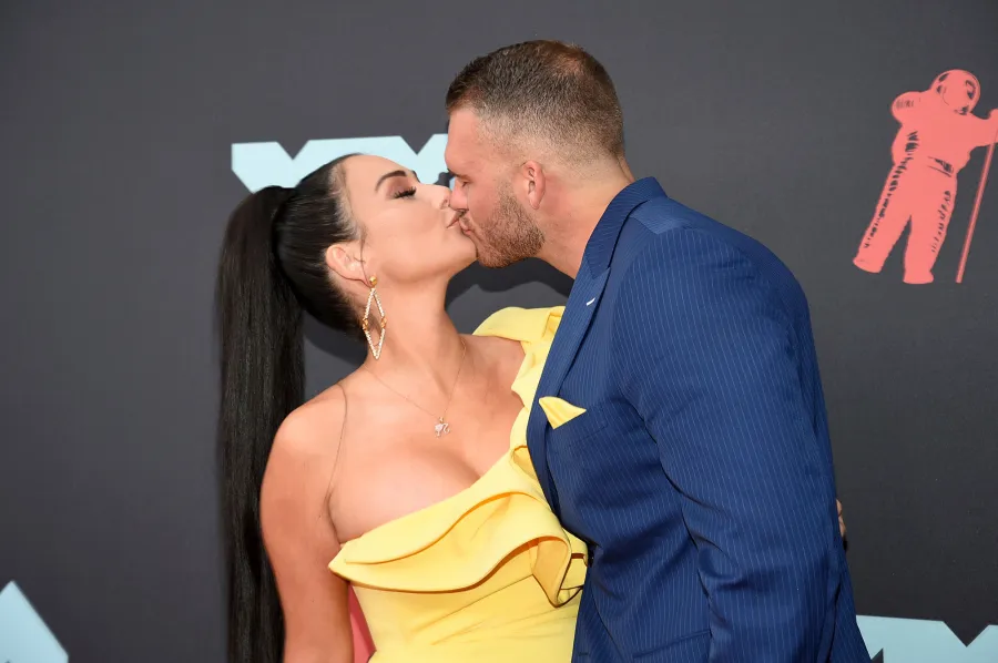 Jenni-Farley-and-Zack-Clayton-Carpinello-PDA-Red-Carpet-VMAs-2019