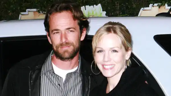 Jennie Garth Luke Perry Was With Us Every Second While Filming BH90210