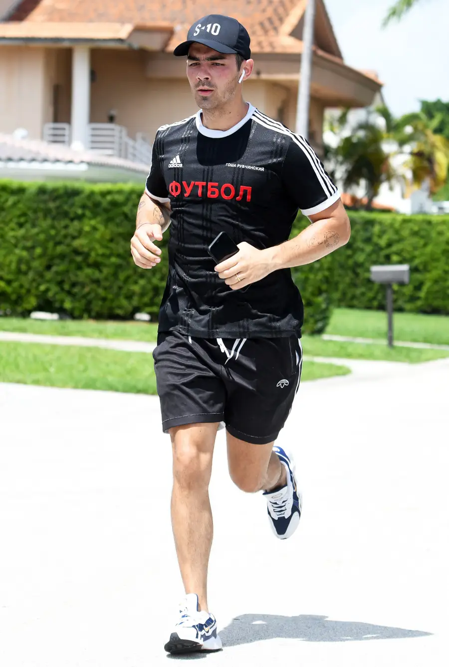 Joe Jonas Jogging August 7, 2019