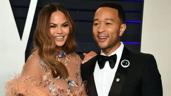 John Legend Proves He’s An ‘Instagram Husband’ After Chrissy Hilariously Calls Him Out-main