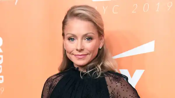 Kelly Ripa Claps Back at Troll