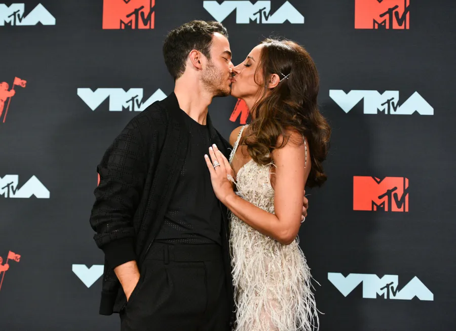 Kevin-Jonas-and-Danielle-Jonas-PDA-Red-Carpet-VMAs-2019