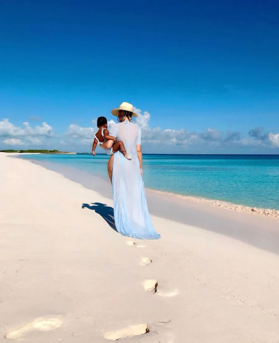 Khloe Kardashian Daughter True On Beach