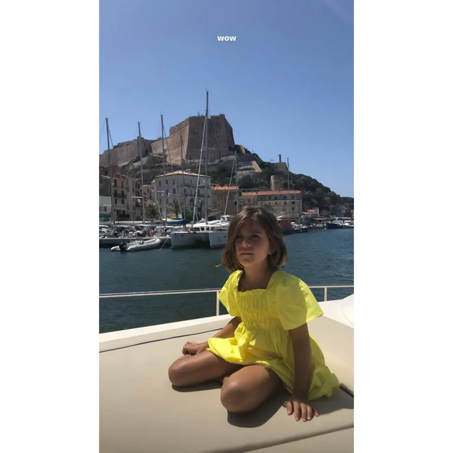 Kourtney-Karashian-summer-vacation-with-kids