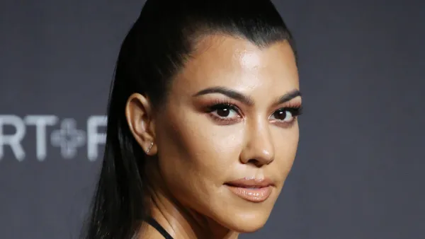 Kourtney Kardashian Praised for Not Editing Out Stretch Marks