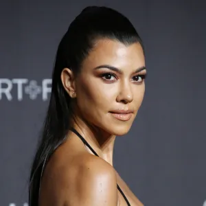 Kourtney Kardashian Praised for Not Editing Out Stretch Marks