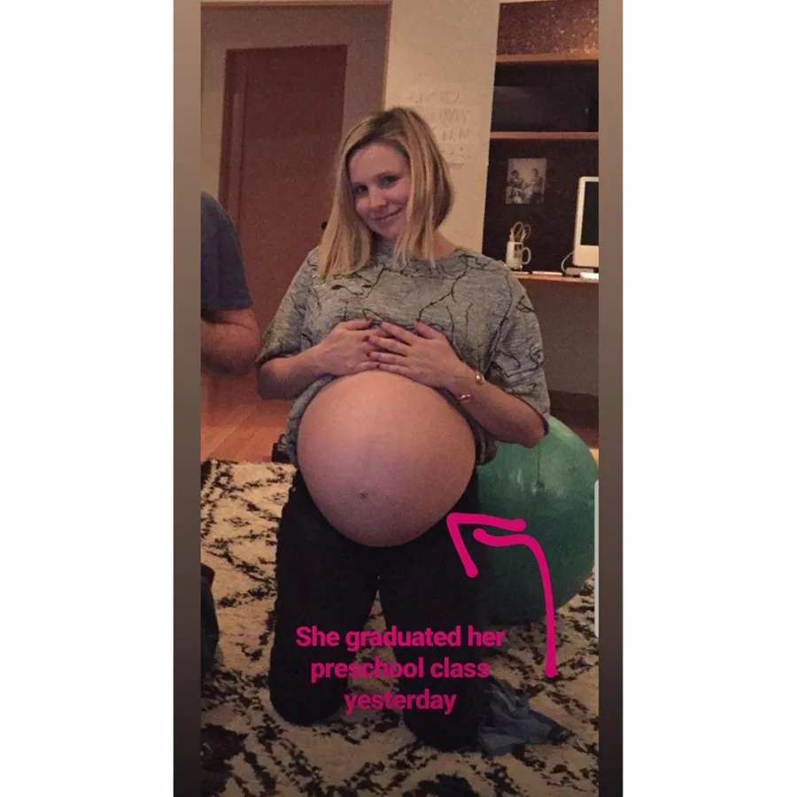 Kristen-Bell-daughter-Delta-graduating