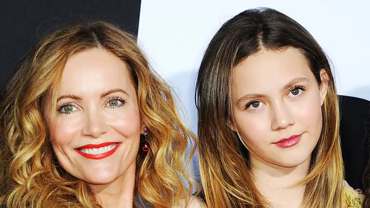 Leslie Mann Daughter Iris Claps Back After Mom Critiques Makeup Instagram Text Me