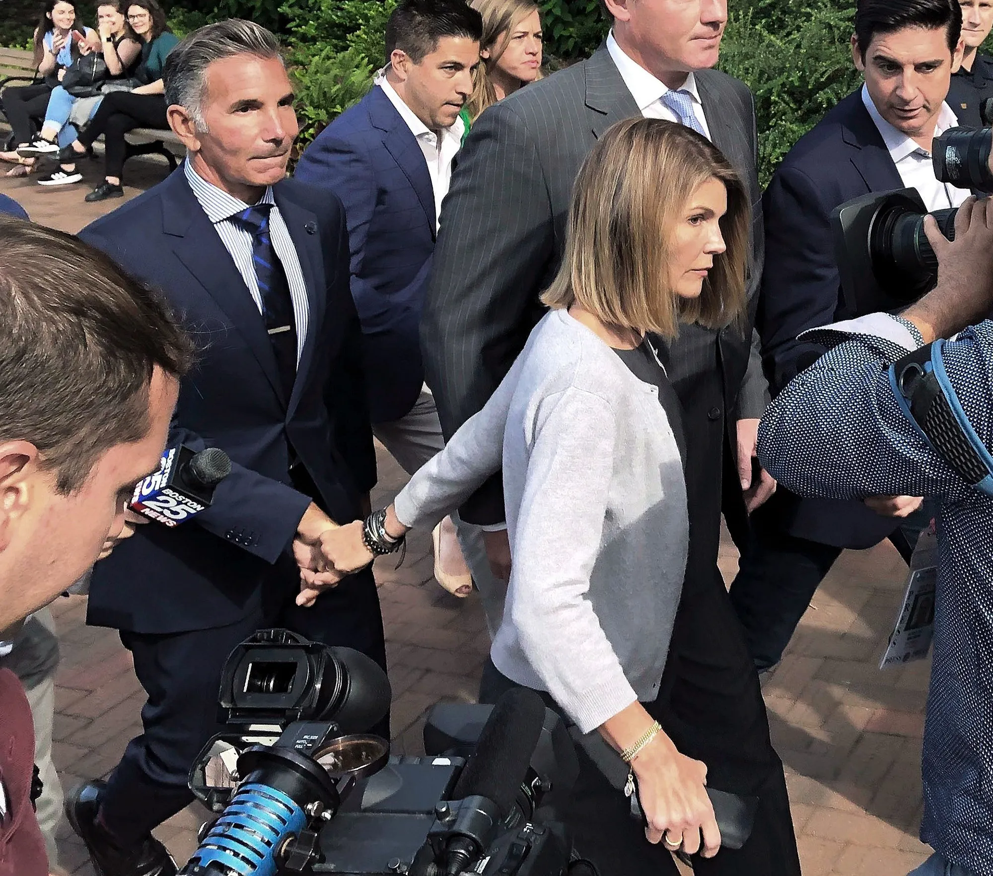 Lori-Loughlin-Mossimo-Giannulli leaving court